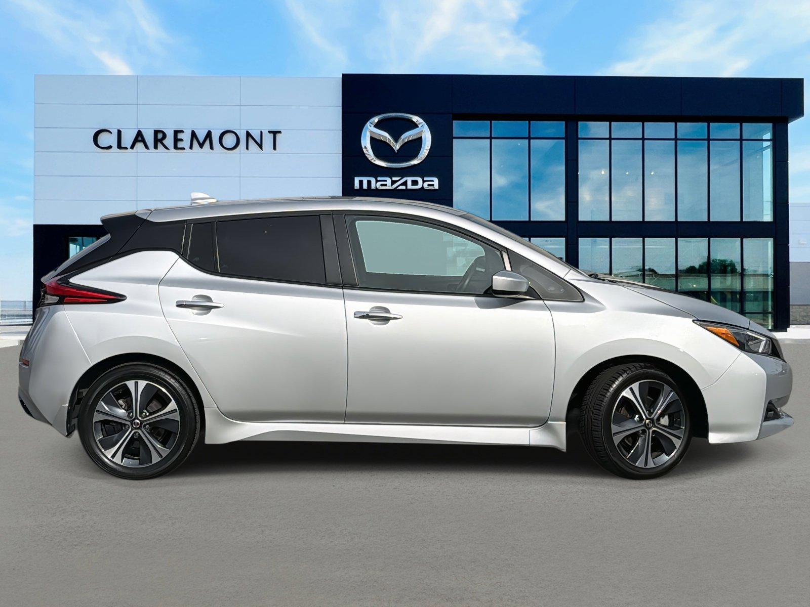 Used 2022 Nissan Leaf SV image 3