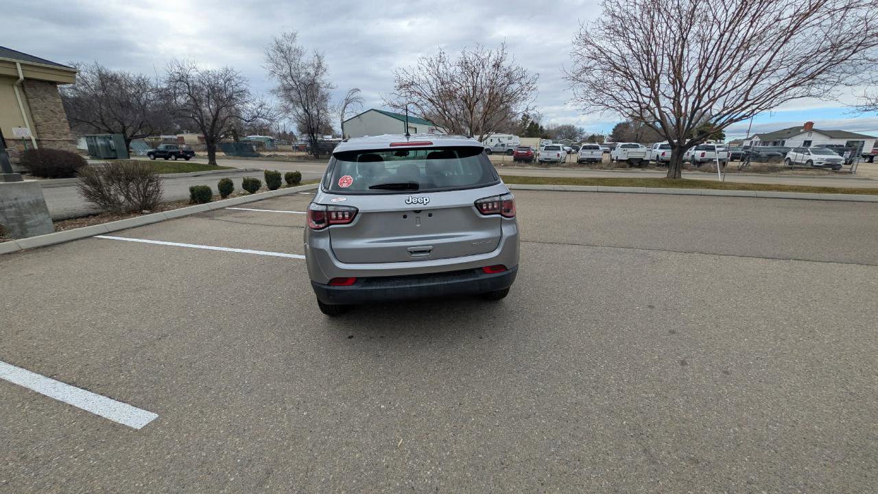 Used 2018 Jeep Compass Sport image 4