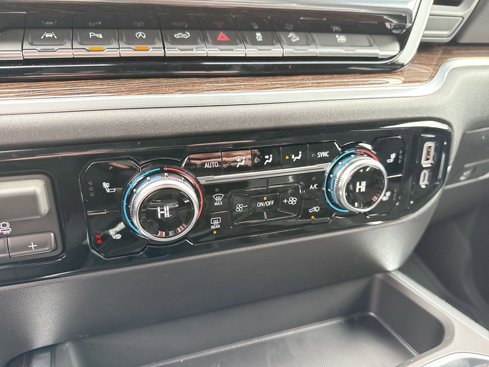 New 2026 GMC Sierra 1500 Elevation image 16