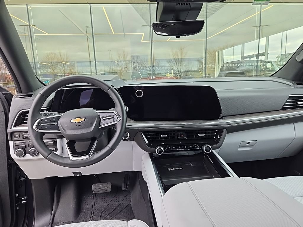 Used 2025 Chevrolet Suburban Premier image 14