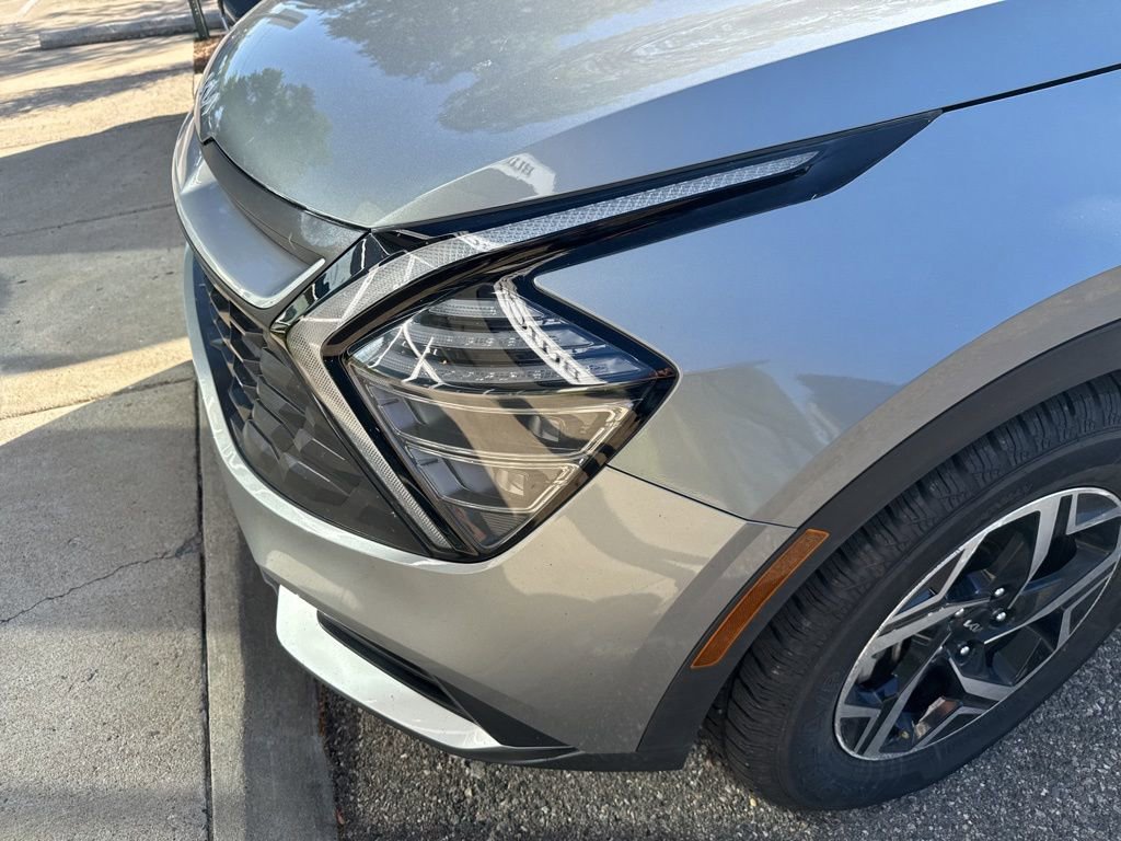 Used 2024 Kia Sportage LX image 5