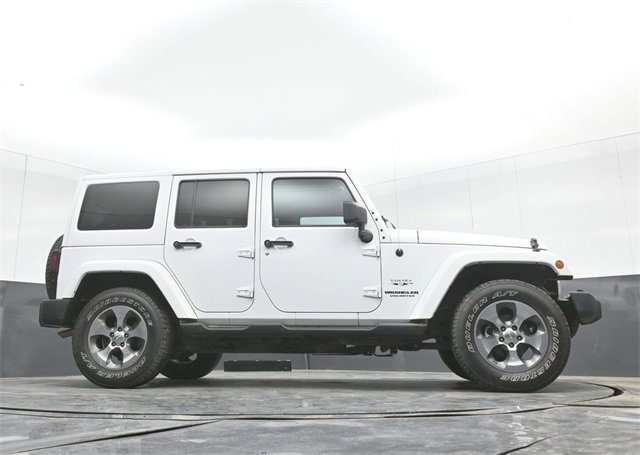 Used 2017 Jeep Wrangler Unlimited Sahara w/ Connectivity Group image 41