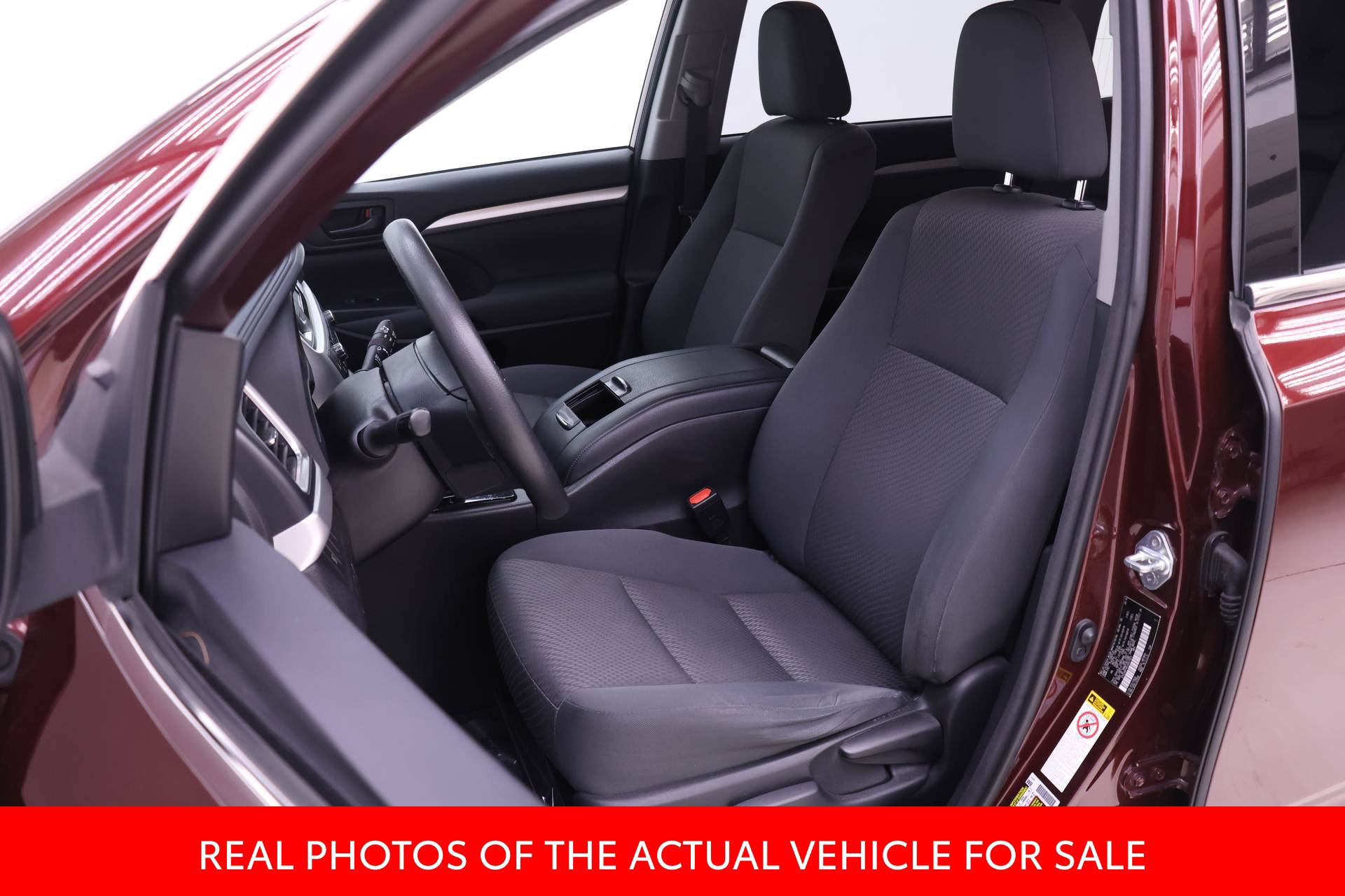Used 2018 Toyota Highlander LE FWD image 4