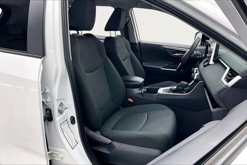 Used 2025 Toyota RAV4 XLE image 7