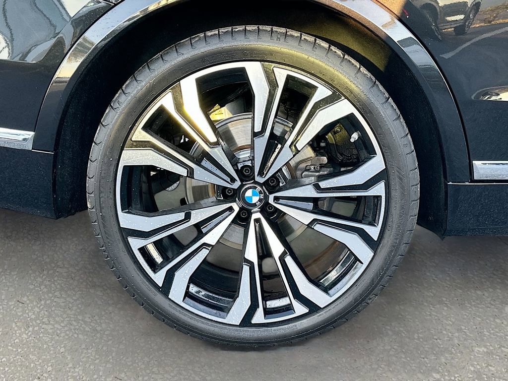 Used 2024 BMW X7 xDrive40i w/ Executive Package image 34
