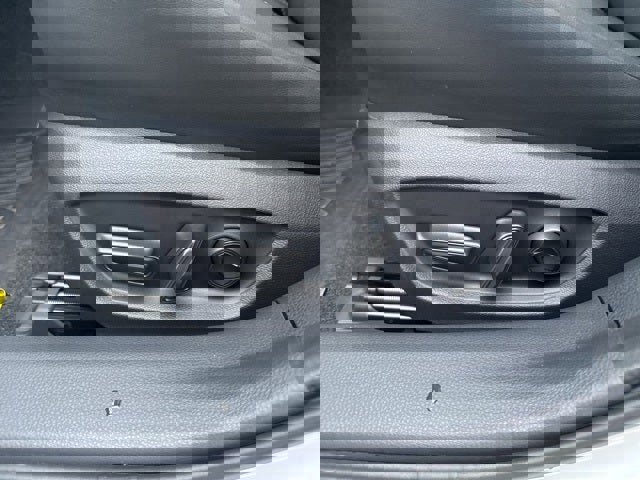 Used 2025 Toyota Prius XLE image 20