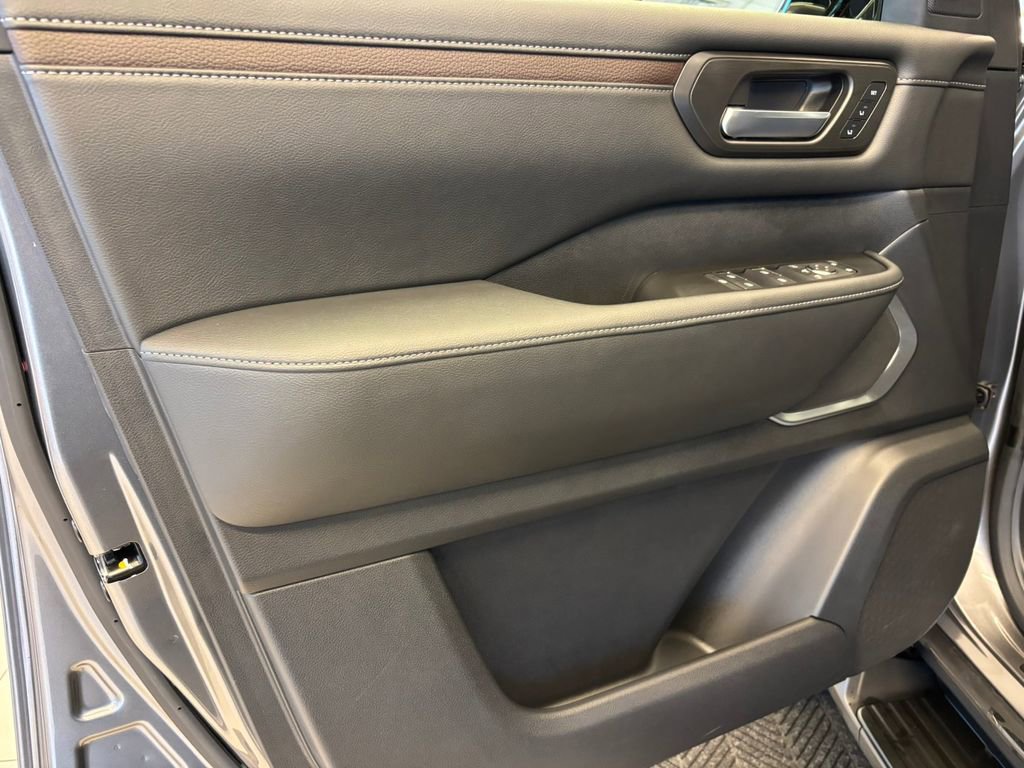 New 2026 Nissan Armada Platinum image 13