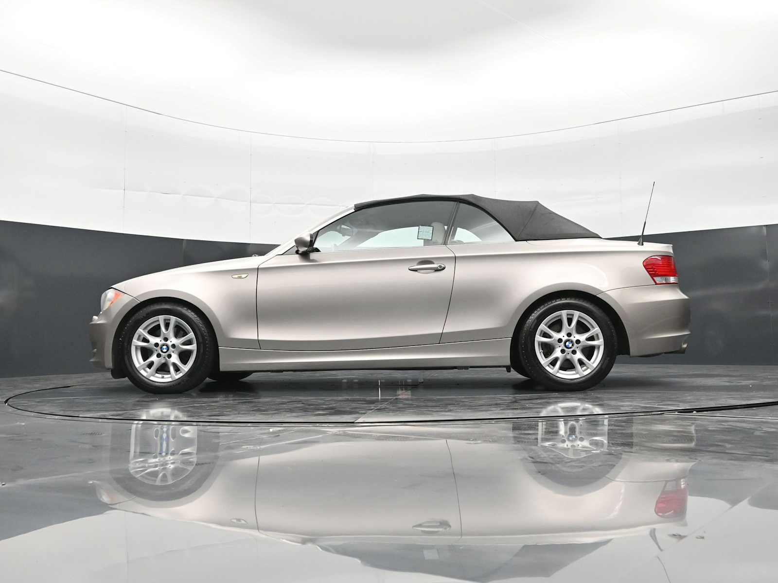 Used 2008 BMW 128i Convertible RWD image 32