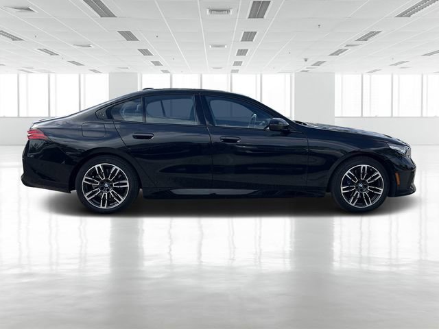 Certified 2025 BMW 530i image 3