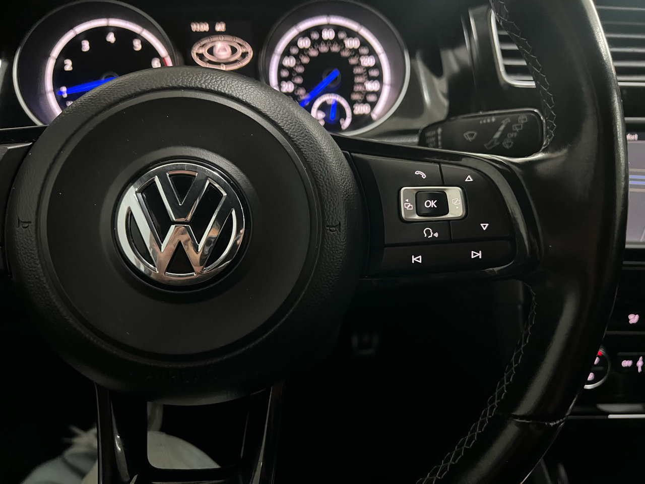 Used 2017 Volkswagen Golf R 4-Door image 23