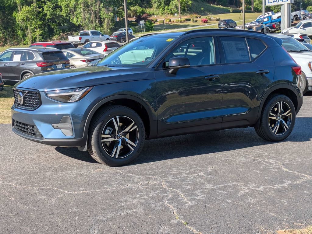 Used 2026 Volvo XC40 B5 Core AWD/4WD video 2