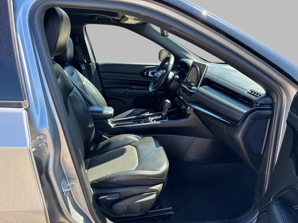 Certified 2022 Jeep Compass Latitude w/ Sun and Sound Group AWD/4WD image 9