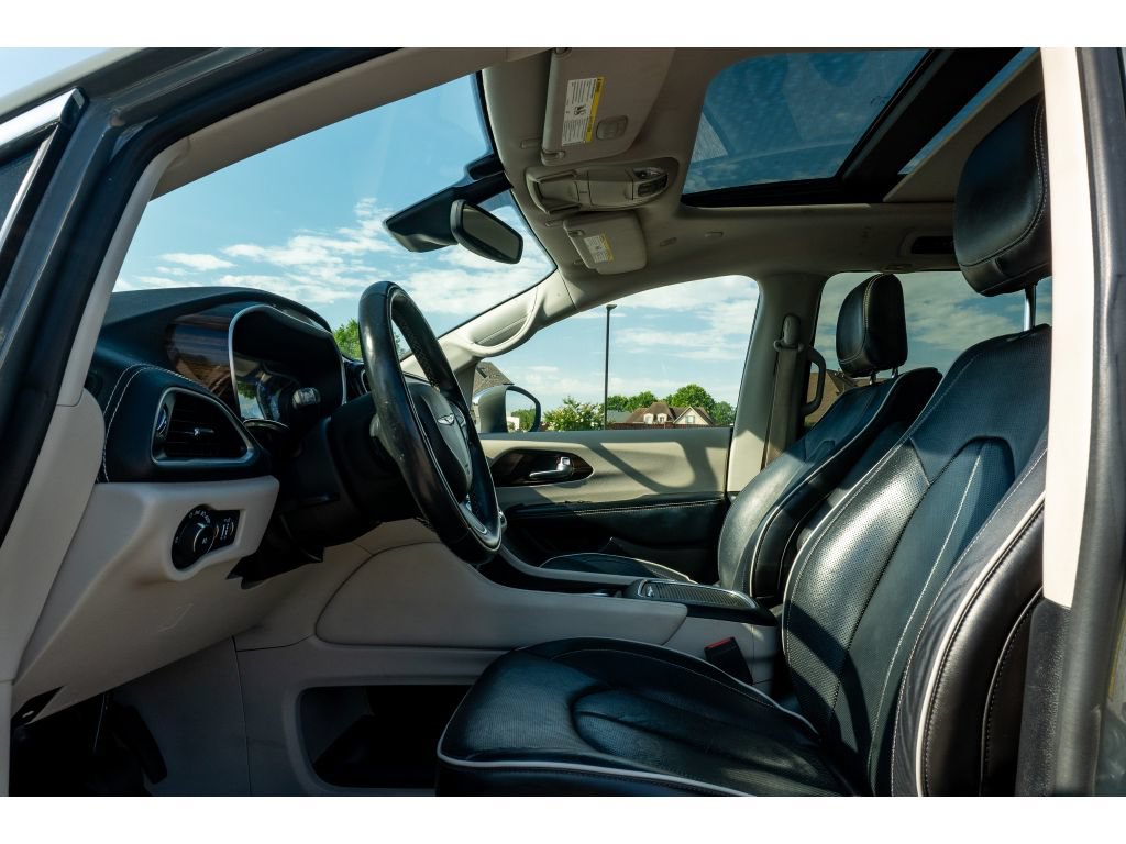 Used 2022 Chrysler Pacifica Limited FWD image 11