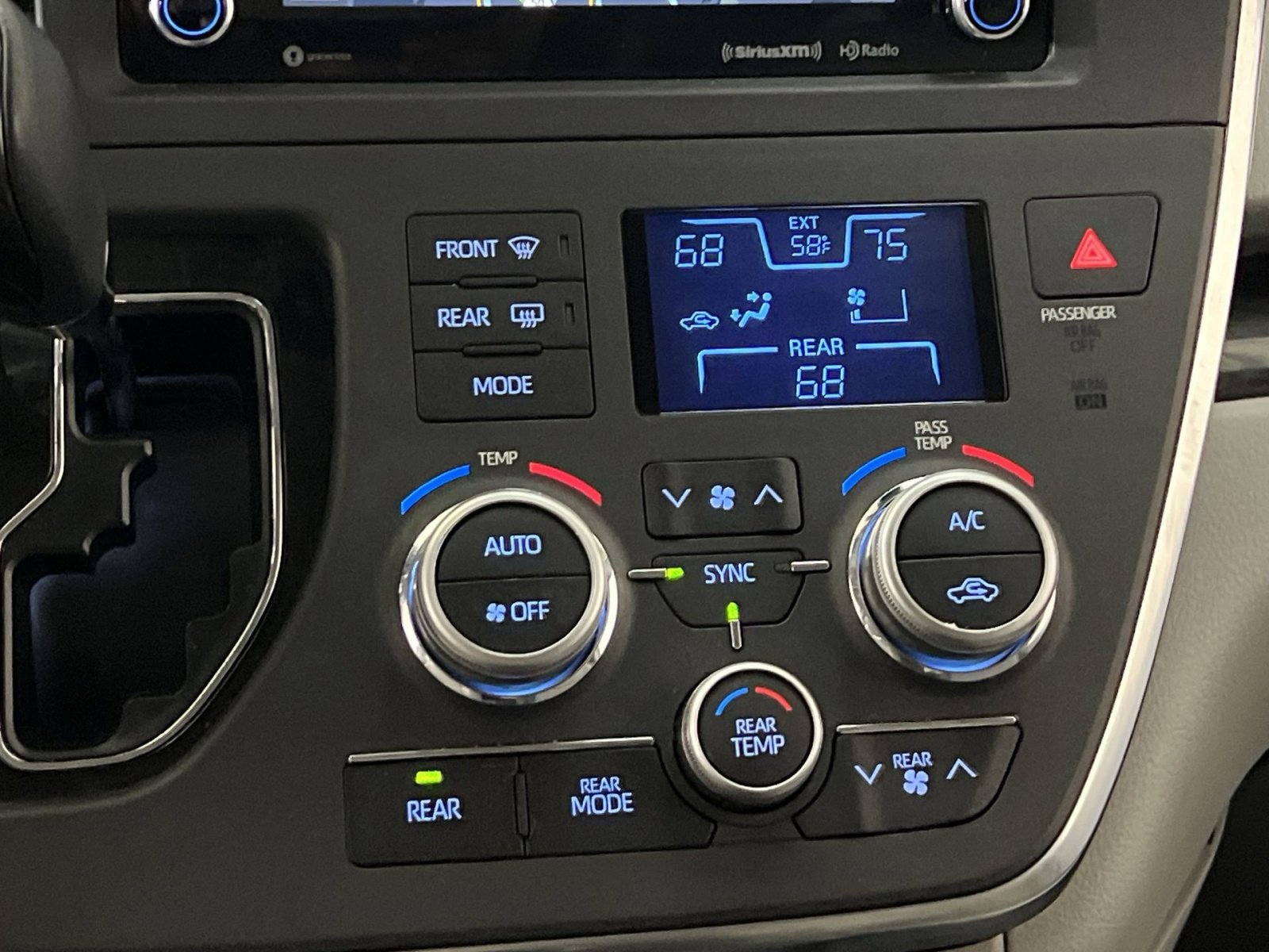 Used 2019 Toyota Sienna XLE w/ XLE Navigation Package image 19