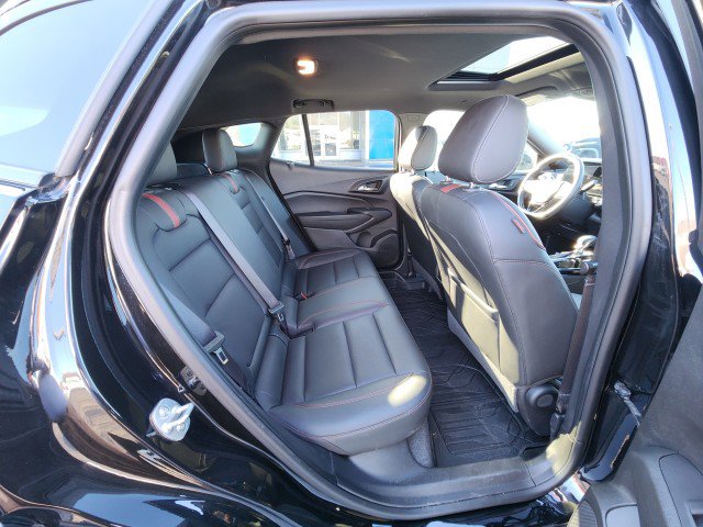 Used 2024 Chevrolet Trax RS w/ Sunroof Package image 17