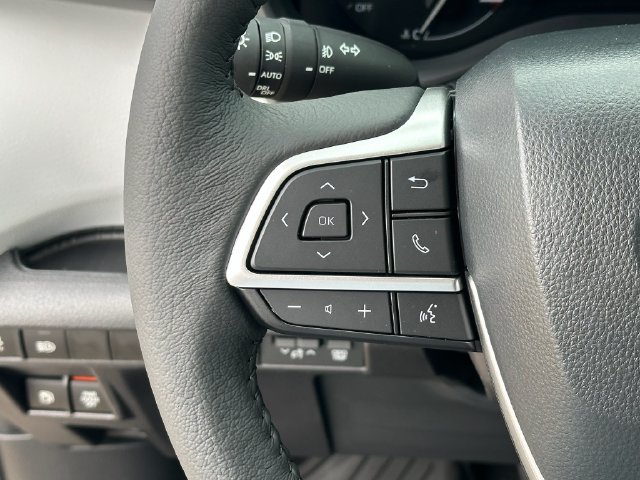 Used 2026 Toyota Sienna XLE FWD image 12