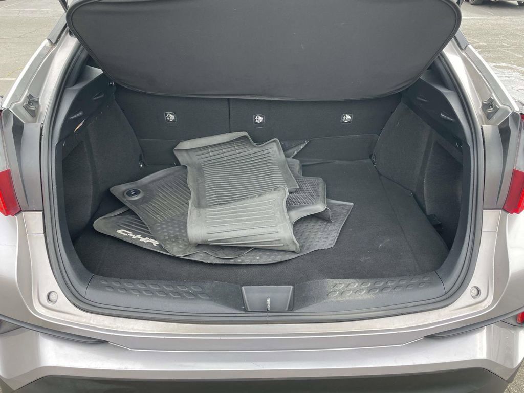 Used 2019 Toyota C-HR LE image 42