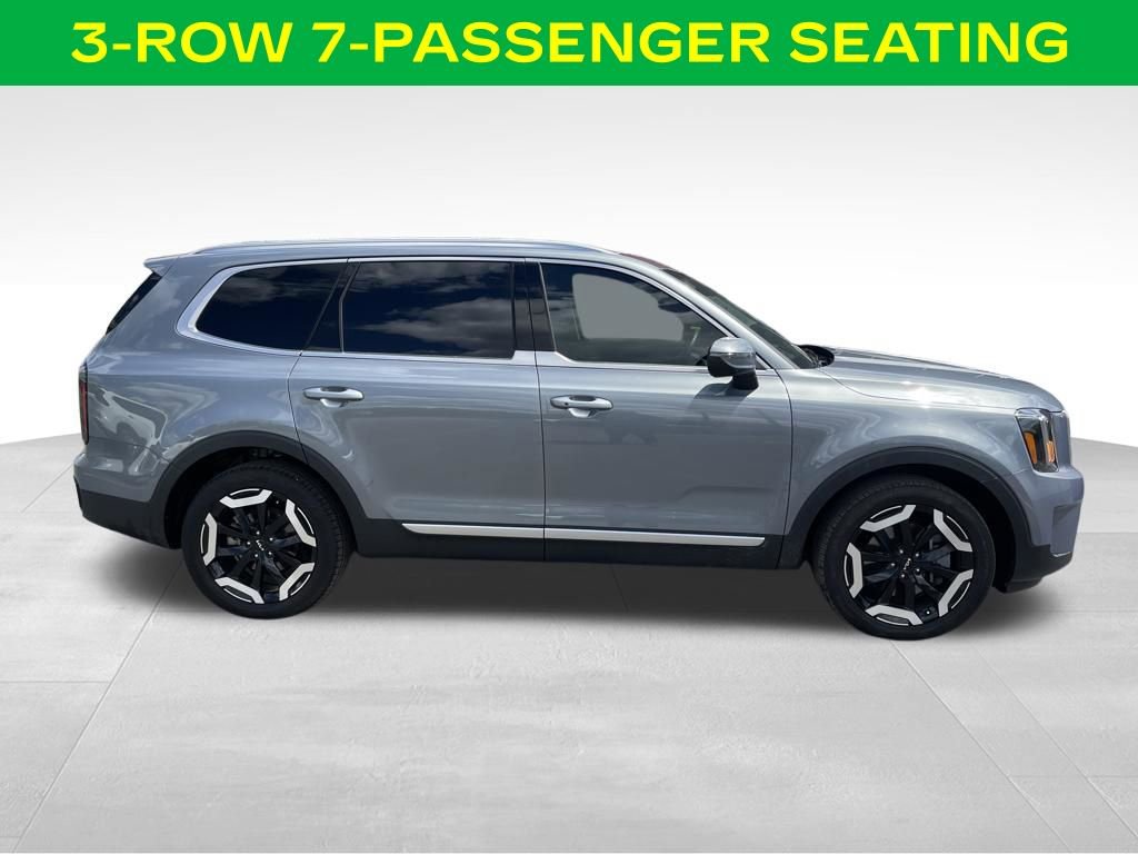 Used 2024 Kia Telluride EX w/ EX Captain's Chair Package FWD image 6