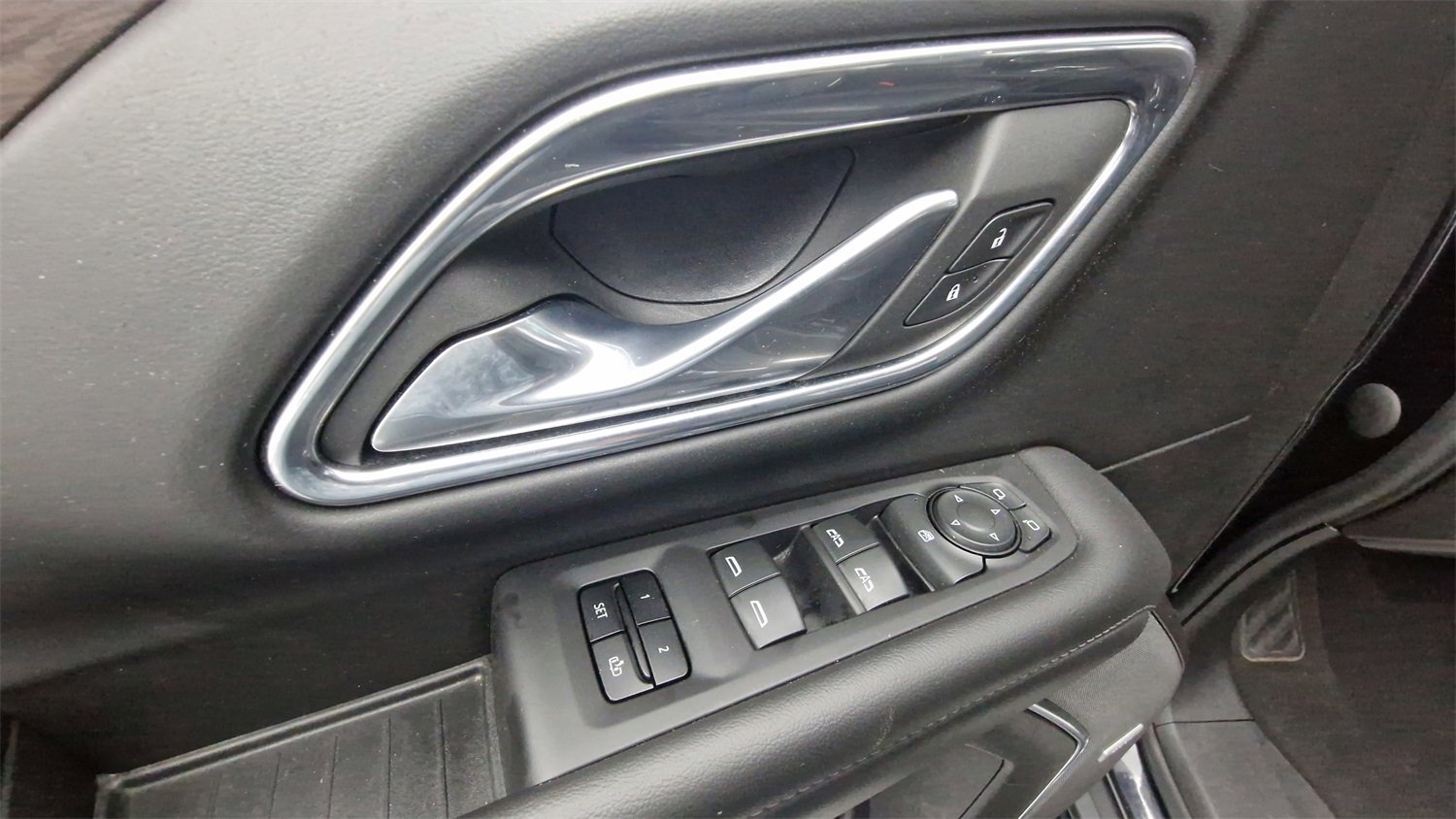 Used 2023 Chevrolet Suburban LT image 13