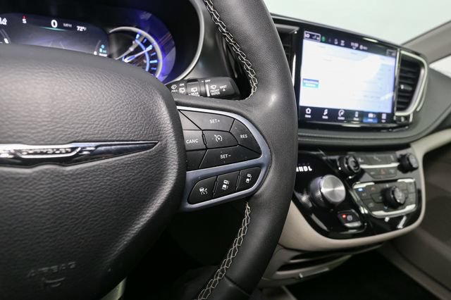 Used 2023 Chrysler Pacifica Touring-L FWD image 33