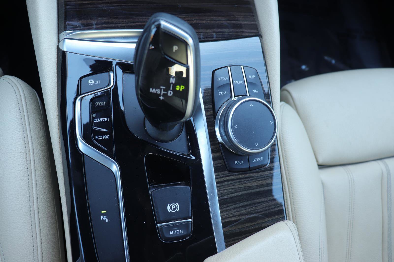 Used 2018 BMW 530i w/ Premium Package image 33