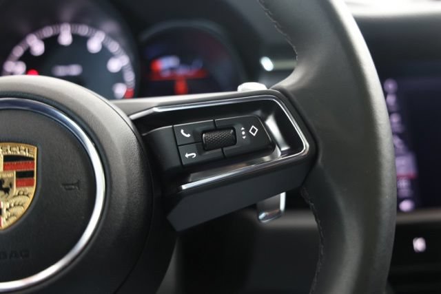 Used 2025 Porsche Macan AWD/4WD image 33