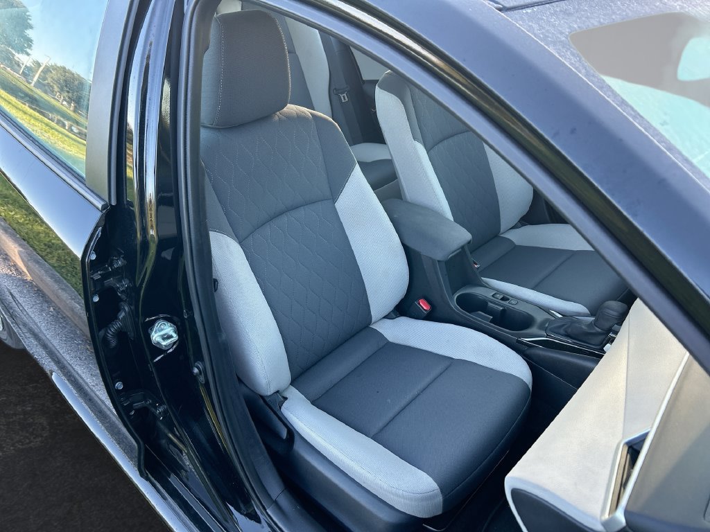 Used 2025 Toyota Corolla LE w/ Convenience Package FWD image 31
