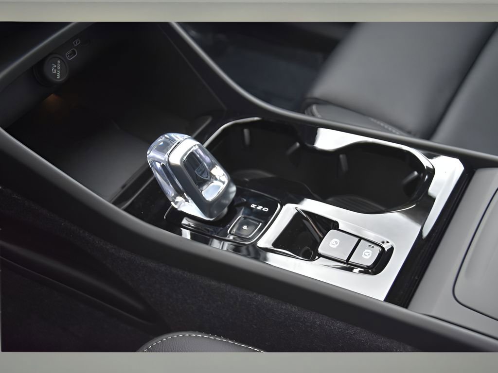 New 2026 Volvo XC40 B5 Plus w/ Protection Package Premier image 36