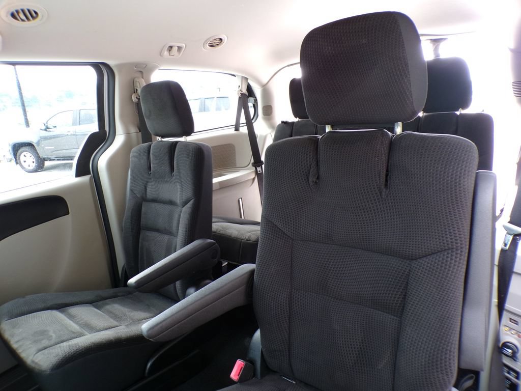 Used 2018 Dodge Grand Caravan SE w/ UConnect Hands-Free Group FWD image 15
