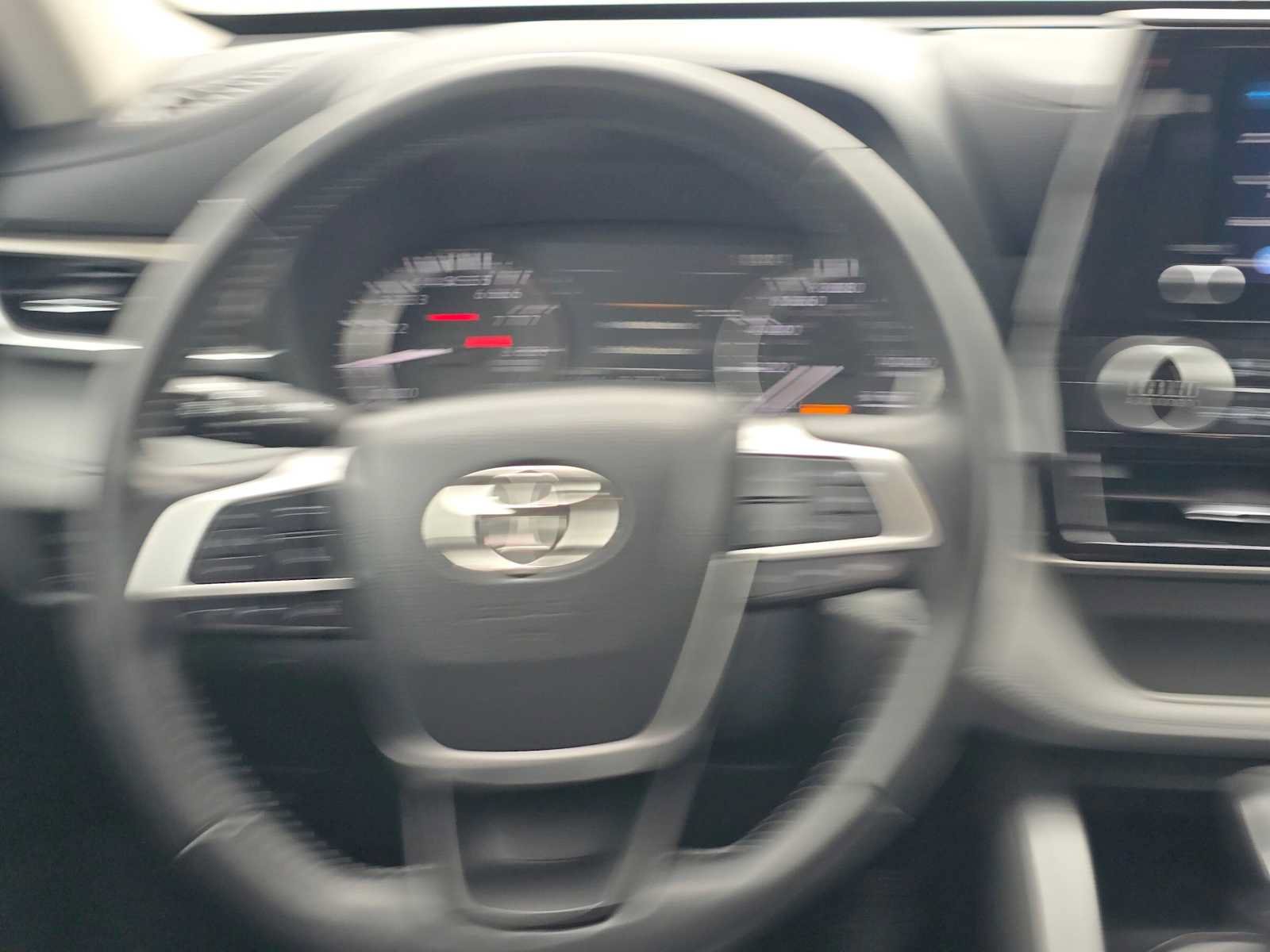 Used 2023 Toyota Highlander LE AWD/4WD image 19