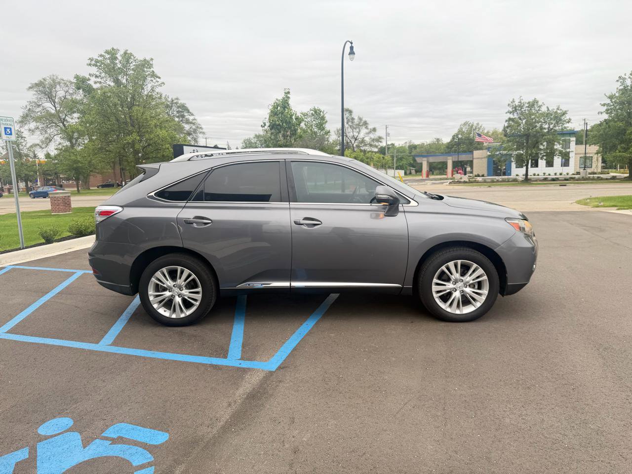 Used 2012 Lexus RX 450h AWD w/ Premium Pkg image 4