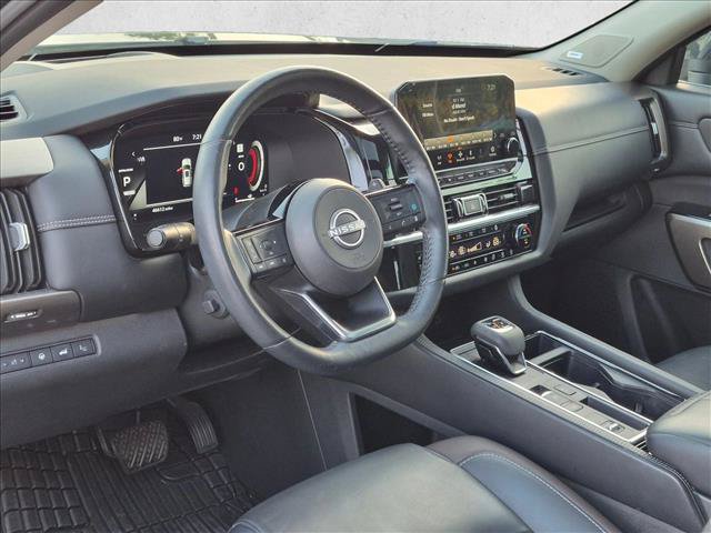 Used 2024 Nissan Pathfinder Platinum FWD image 11