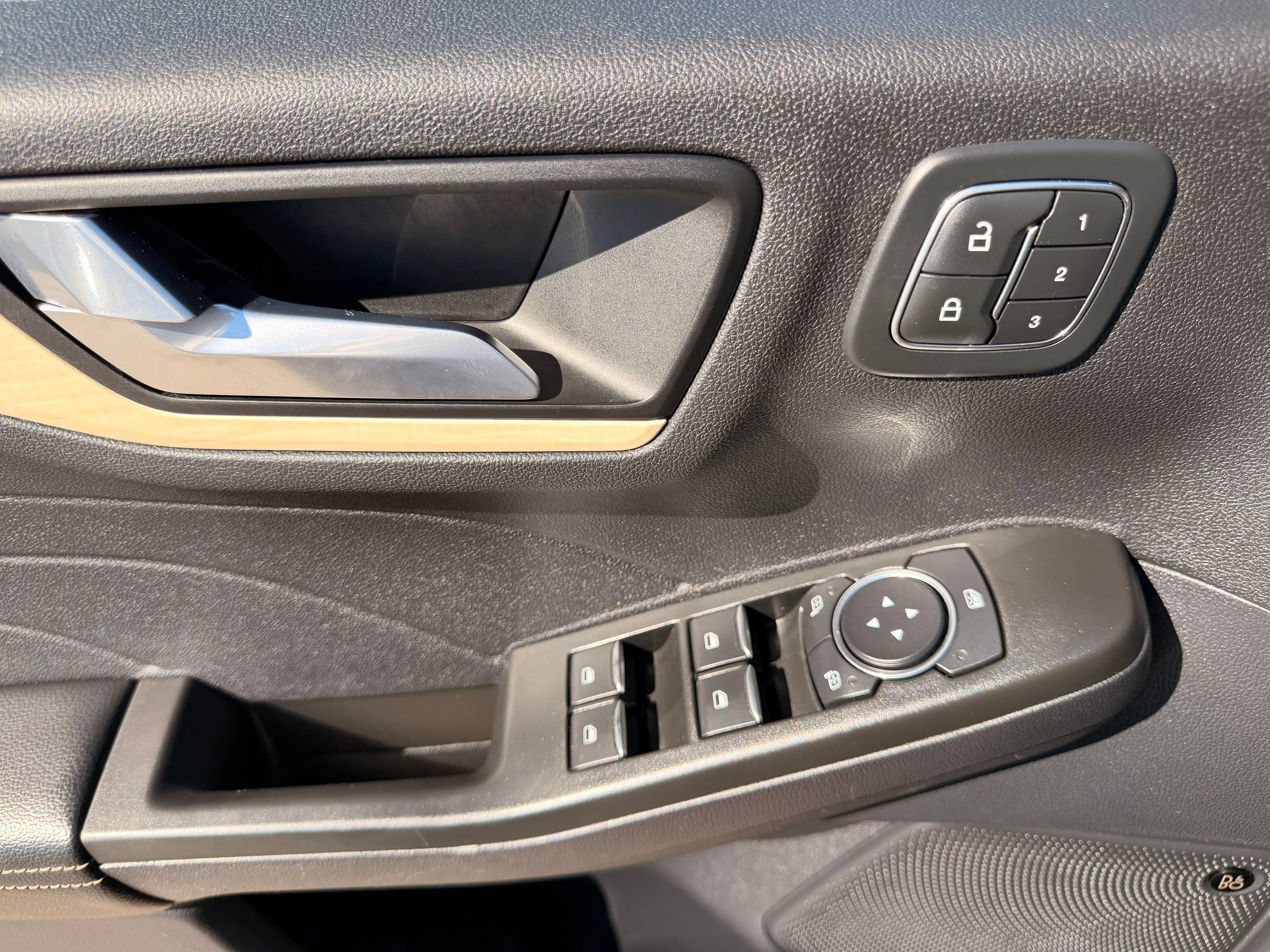 Used 2022 Ford Escape Titanium w/ Titanium Premium Package FWD image 13