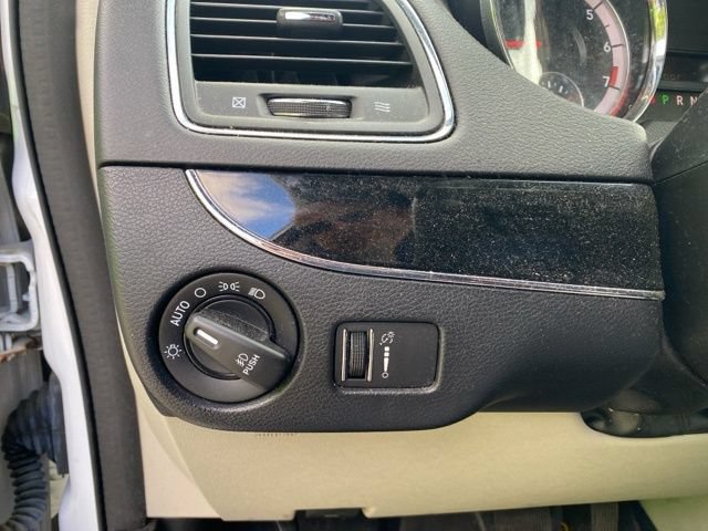 Used 2019 Dodge Grand Caravan SXT FWD image 24