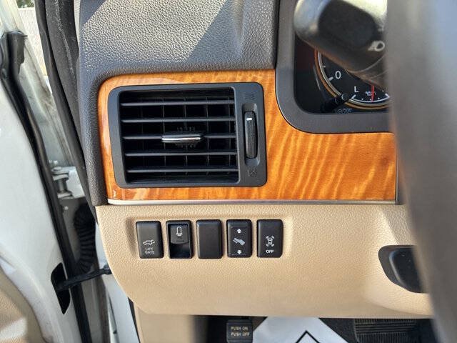 Used 2015 Nissan Armada Platinum w/ Platinum Reserve Package AWD/4WD image 14