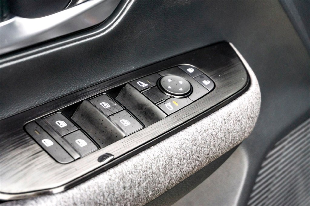 Used 2025 Nissan Kicks SV w/ Interior Electronics Package image 11