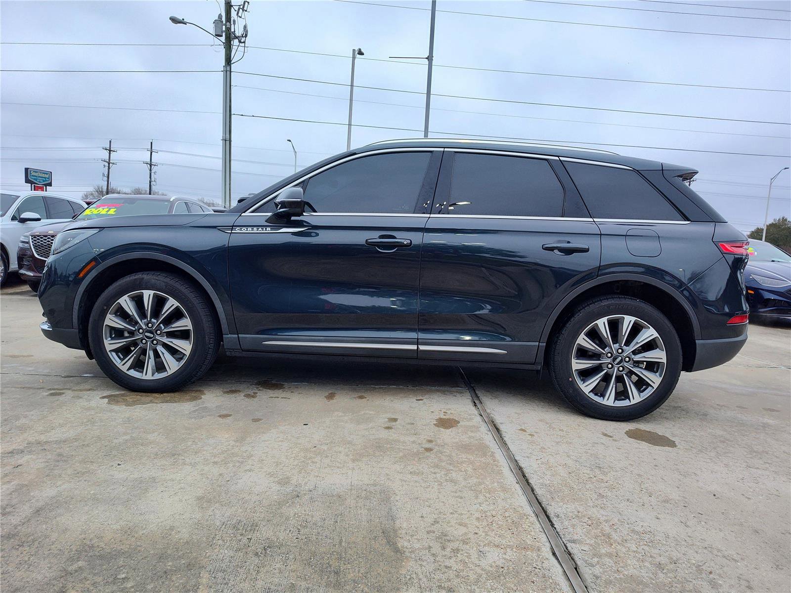 Used 2022 Lincoln Corsair Reserve image 3