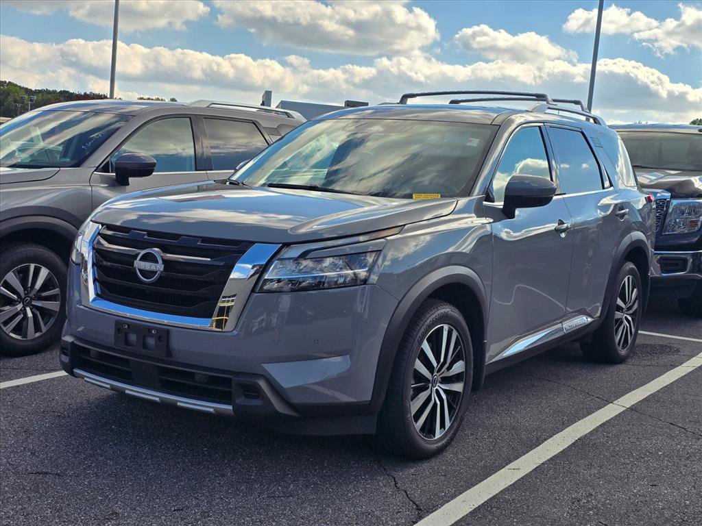 Used 2024 Nissan Pathfinder Platinum w/ Cargo Package AWD/4WD image 2