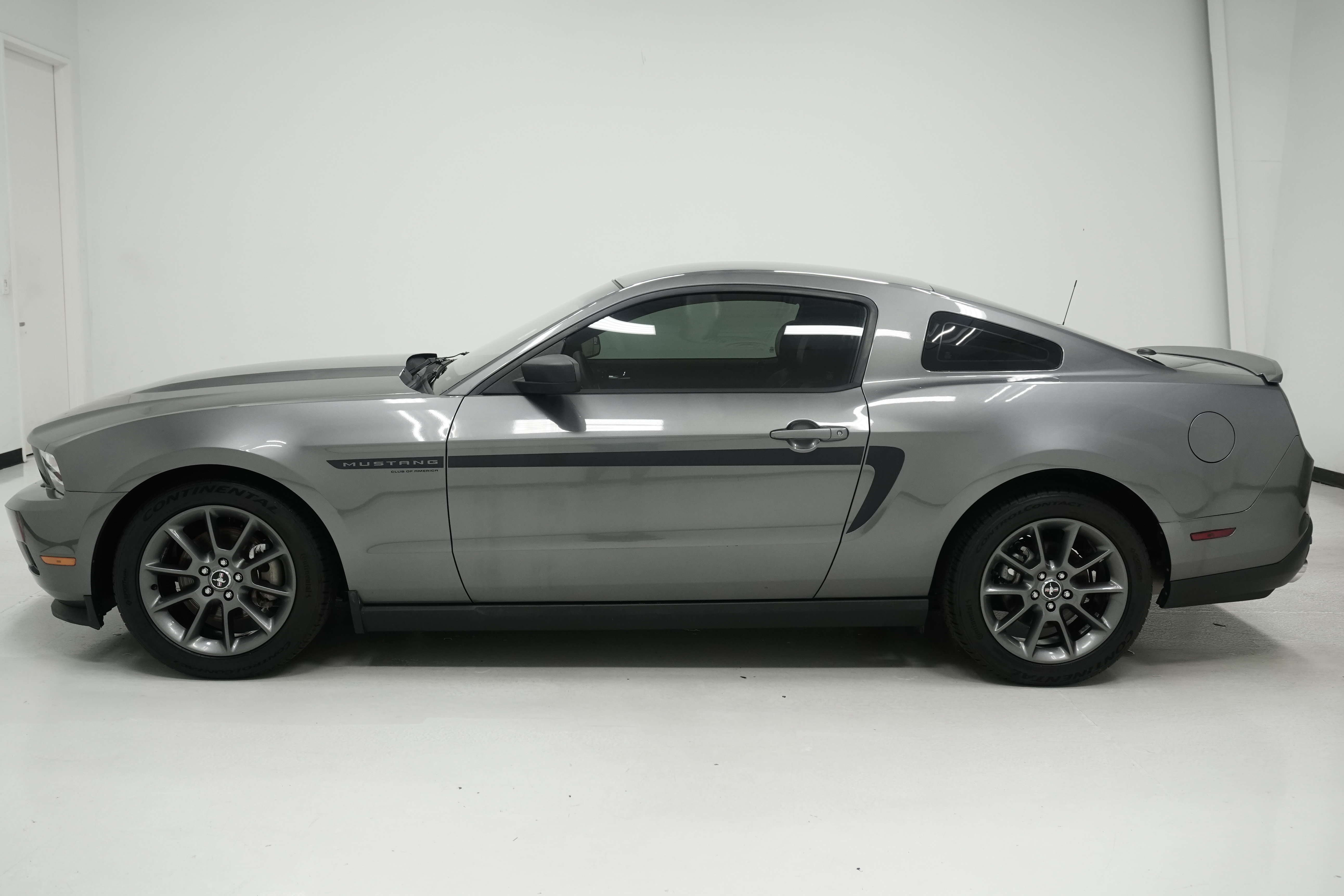 Used 2012 Ford Mustang Premium RWD image 7