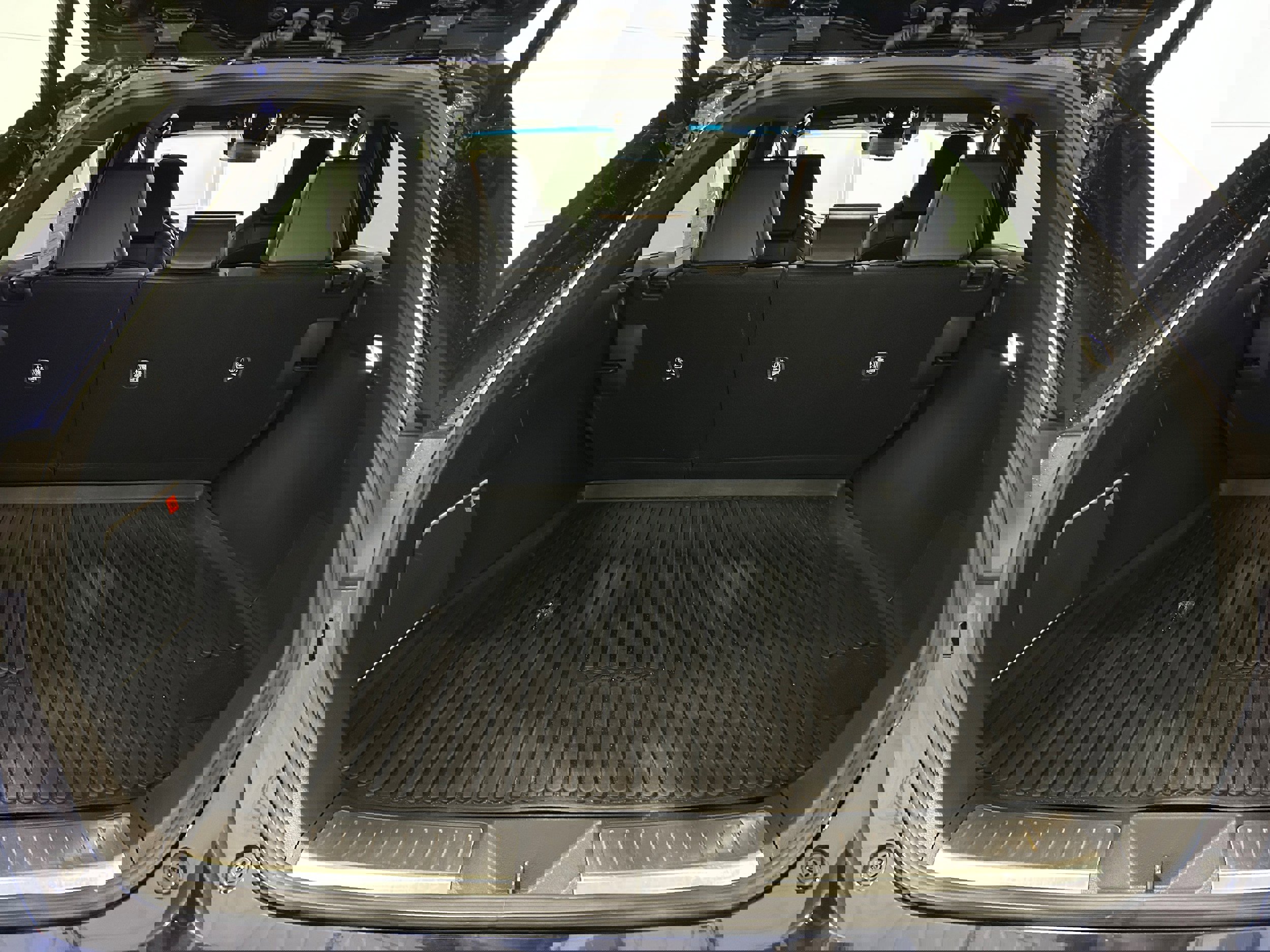 Used 2021 Toyota Venza Limited image 27