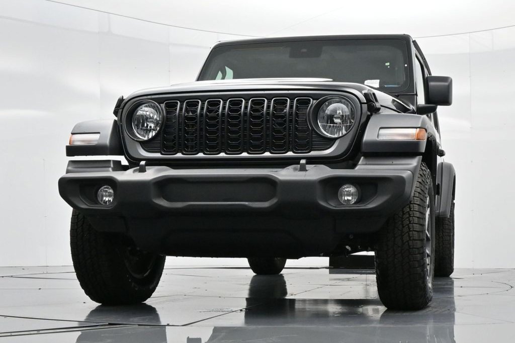 Used 2024 Jeep Wrangler Unlimited Sport AWD/4WD image 3