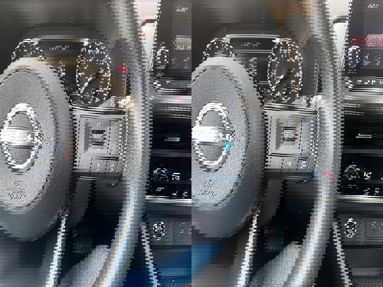 Used 2023 Nissan Rogue SV image 23