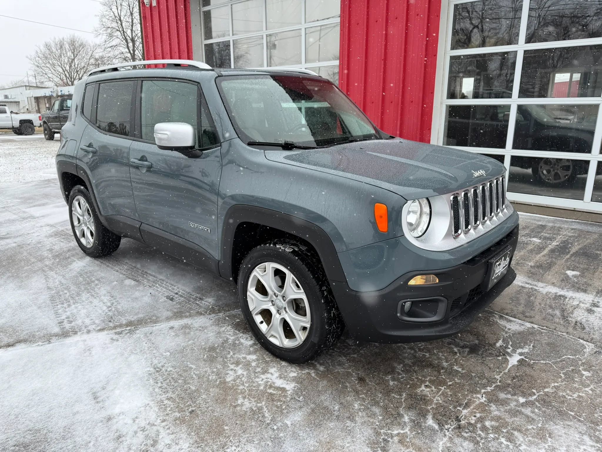 Used 2017 Jeep Renegade Limited AWD/4WD image 2