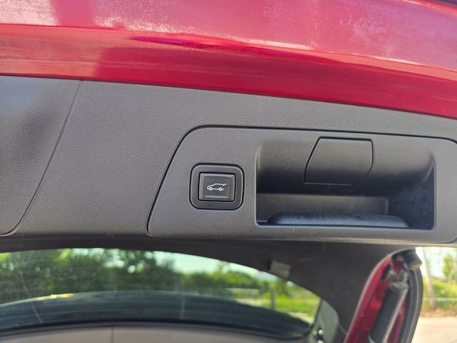 Used 2021 Buick Envision Essence w/ Sport Touring Package FWD image 17