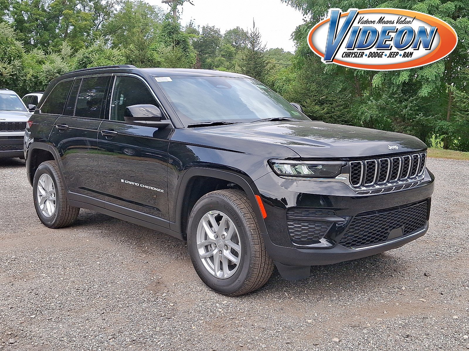 New 2025 Jeep Grand Cherokee Laredo X w/ Luxury Tech Group I image 1