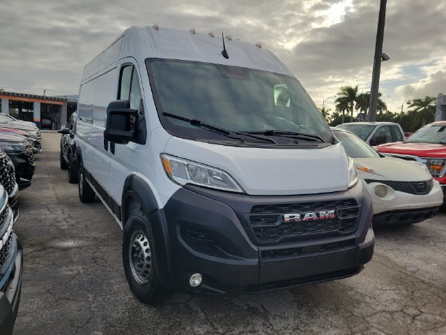 Used 2024 RAM ProMaster 2500 w/ Convenience Group FWD image 2