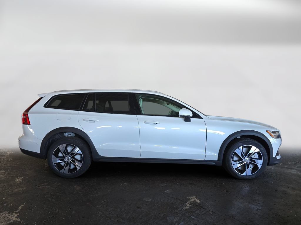 New 2026 Volvo V60 B5 Cross Country Plus AWD/4WD image 4