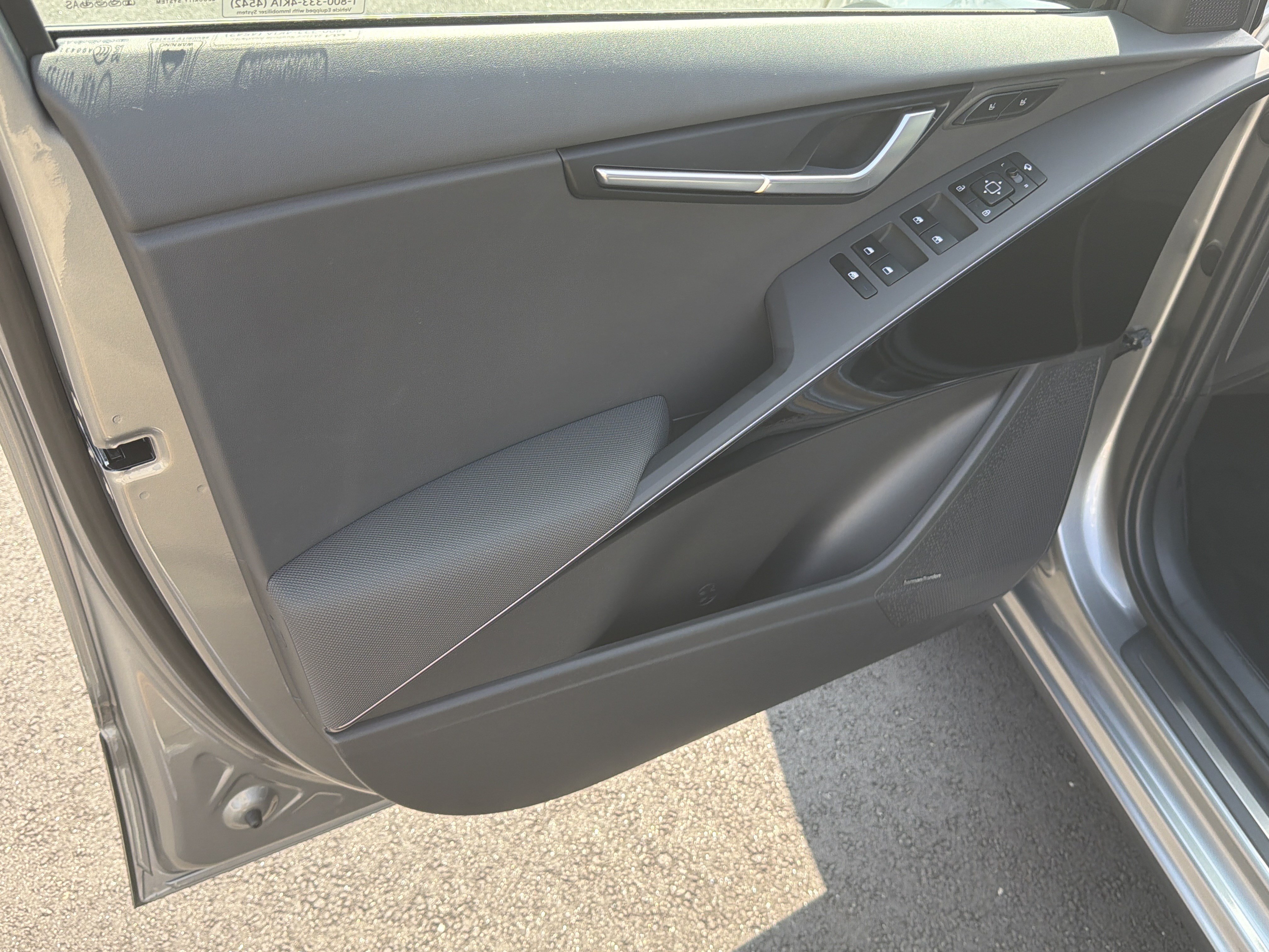 Certified 2025 Kia Niro FWD image 10