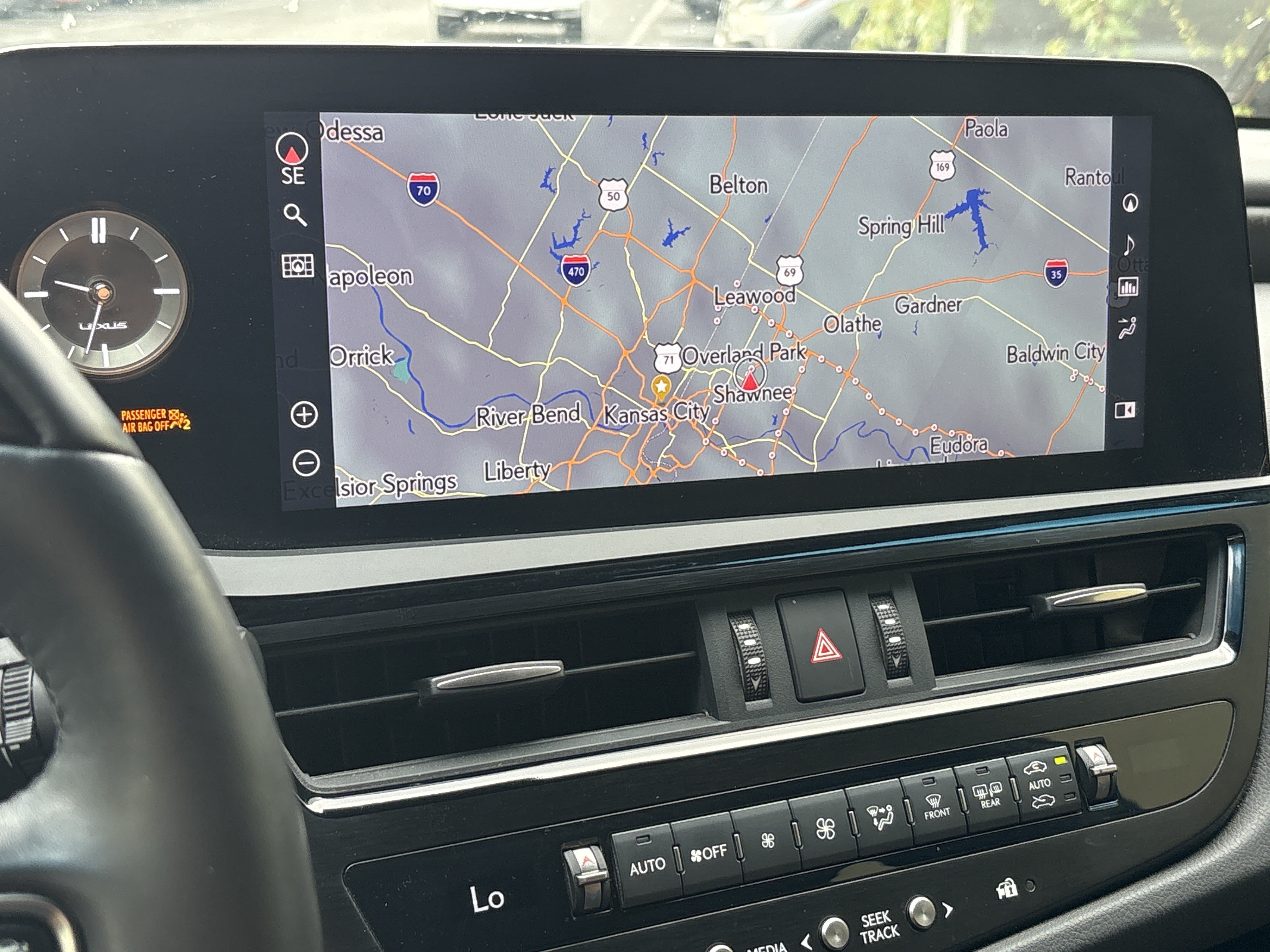 Certified 2022 Lexus ES 300h w/ Accessory Package 2 FWD image 24