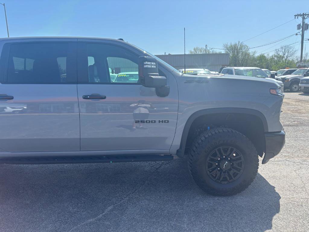 Used 2024 Chevrolet Silverado 2500 ZR2 w/ LPO, Dark Essentials Package image 11